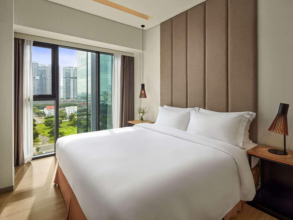 Khách sạn Novotel Living Saigon South *