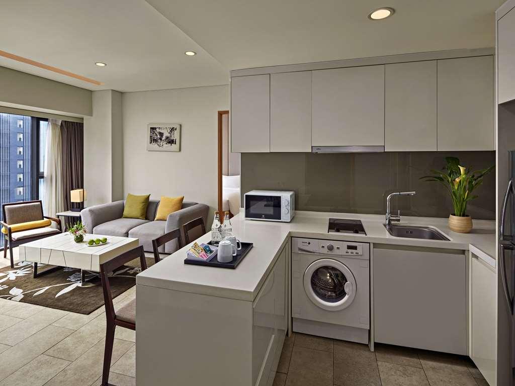 Khách sạn Novotel Living Saigon South *