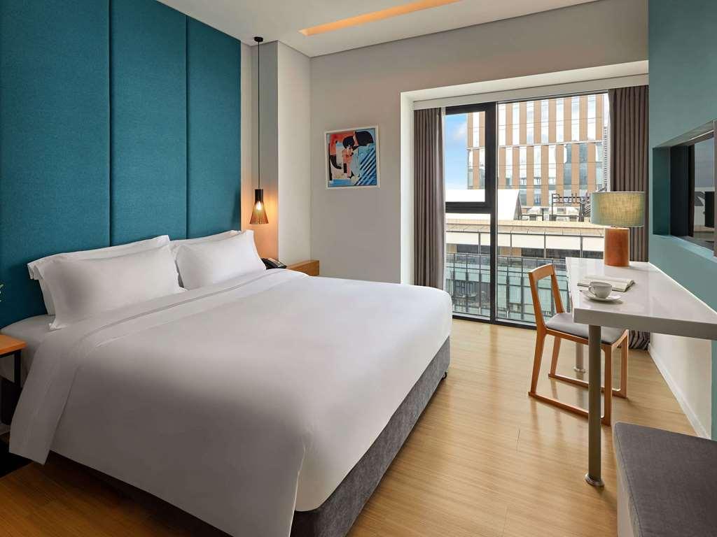Khách sạn Novotel Living Saigon South *