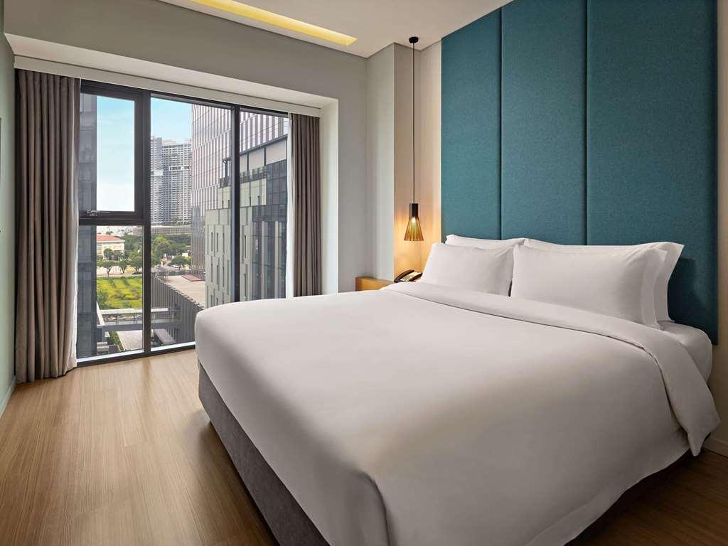 Novotel Living Saigon South Khách sạn *