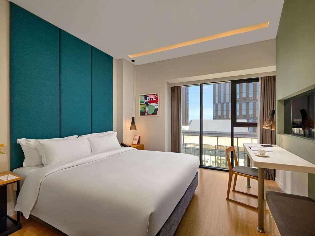 Novotel Living Saigon South Khách sạn