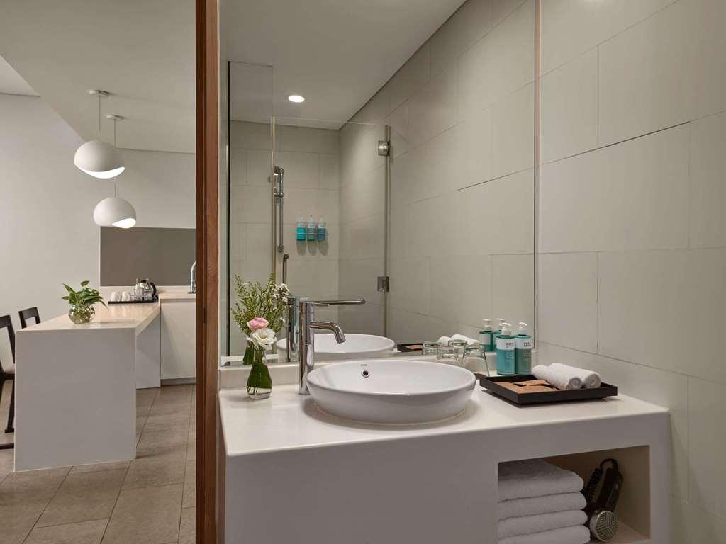 Novotel Living Saigon South Khách sạn *